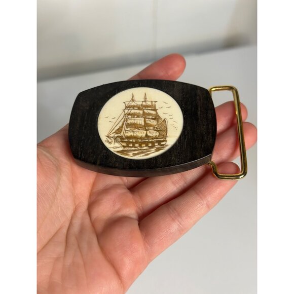 VTG Nautical Scrimshaw Sailing Ship Belt Buckle Brass Tone Wood Clipper 3" - Picture 2 of 6